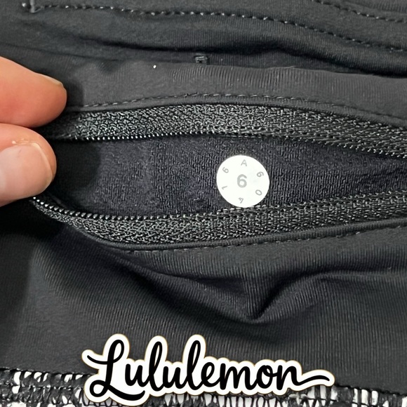 RARE limited edition Lululemon Speed Short Venture Floral Alpine White Black - Picture 11 of 11
